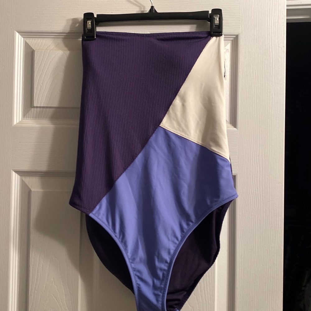 NWT Jessica Simpson color block swimsuit size large